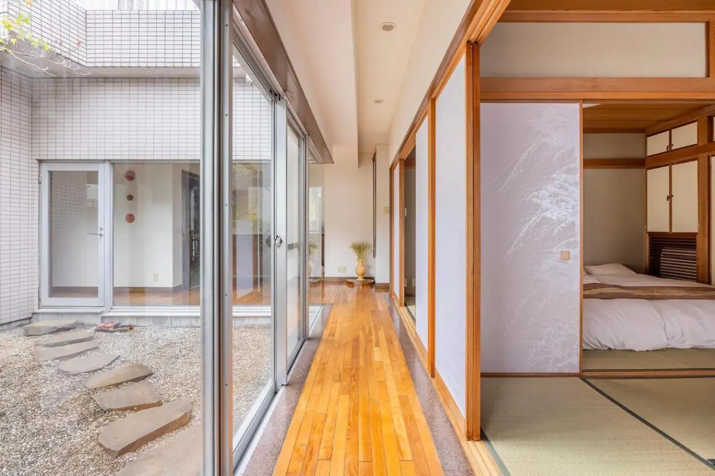 Private Japanese Garden,130M2, Ikebukuro Shinjuku Shibuya 5-15Min , 200 Restaurants Nearby, 7-11 In Front Apartment Tokyo