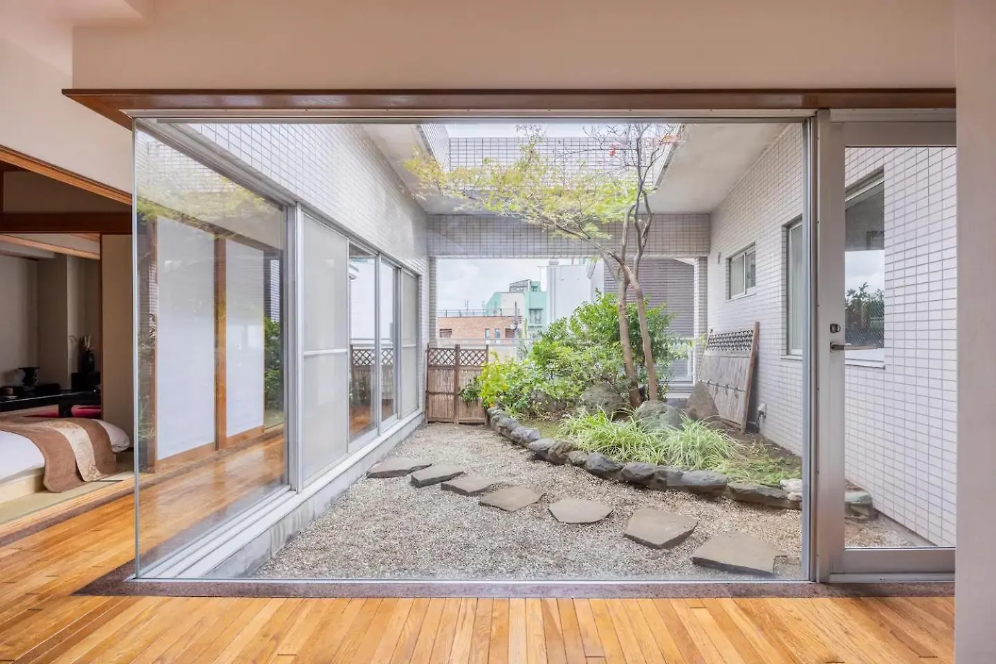 Private Japanese Garden,130M2, Ikebukuro Shinjuku Shibuya 5-15Min , 200 Restaurants Nearby, 7-11 In Front Apartment Tokyo